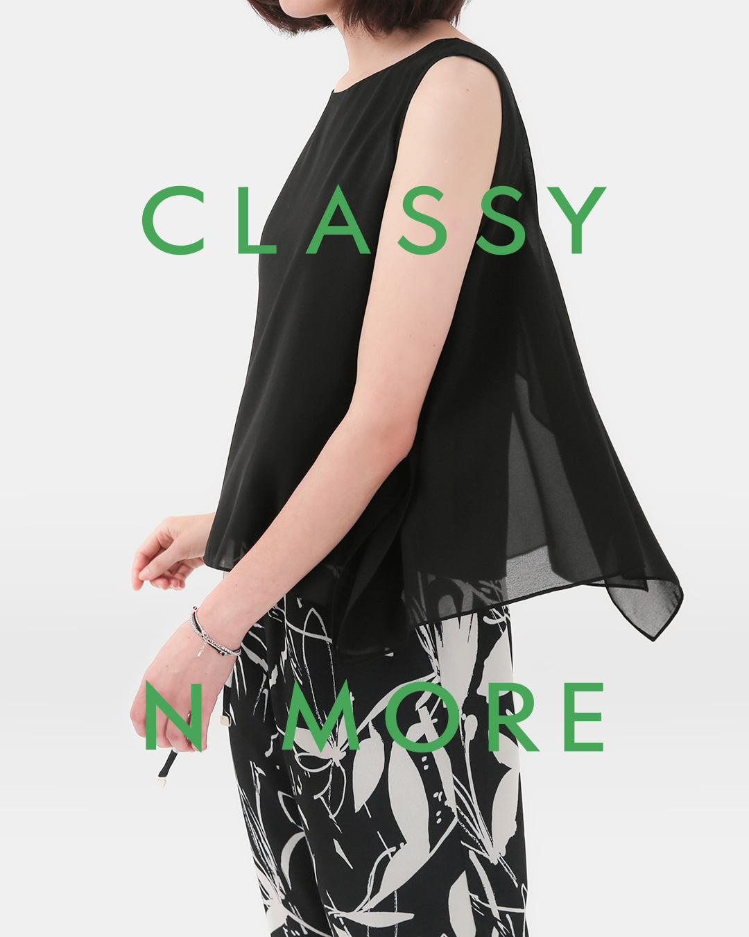 More elegantly and lightly than anyone else<br> Flow Draping Sleeveless Top