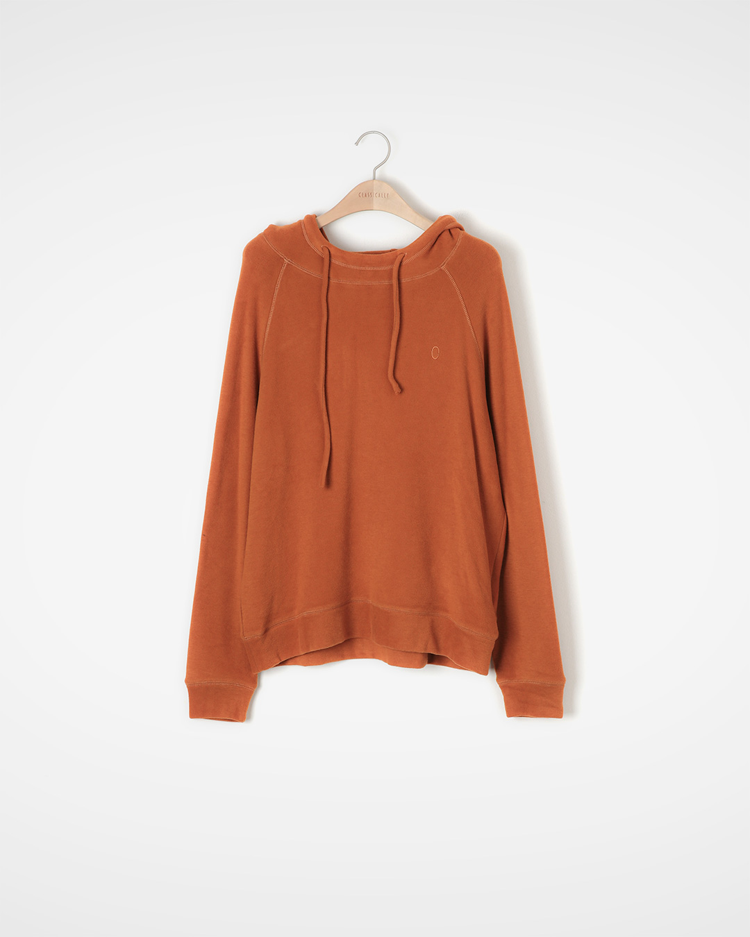 Limited edition Orange that adds vitality to your face<br> Outdoor-Fabric Hoodie