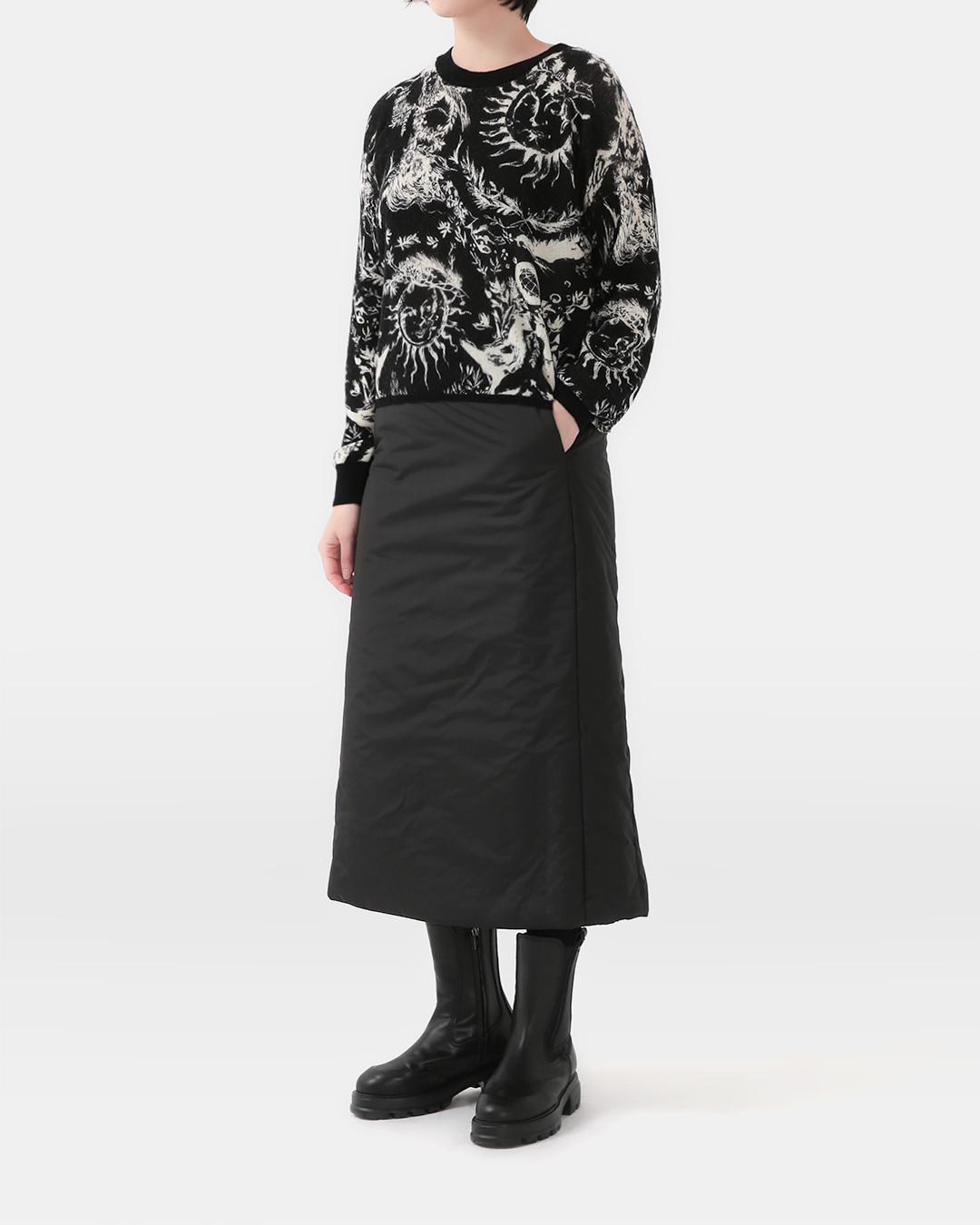 Elegance lives on even on cold days<br> Padded Midi Skirt