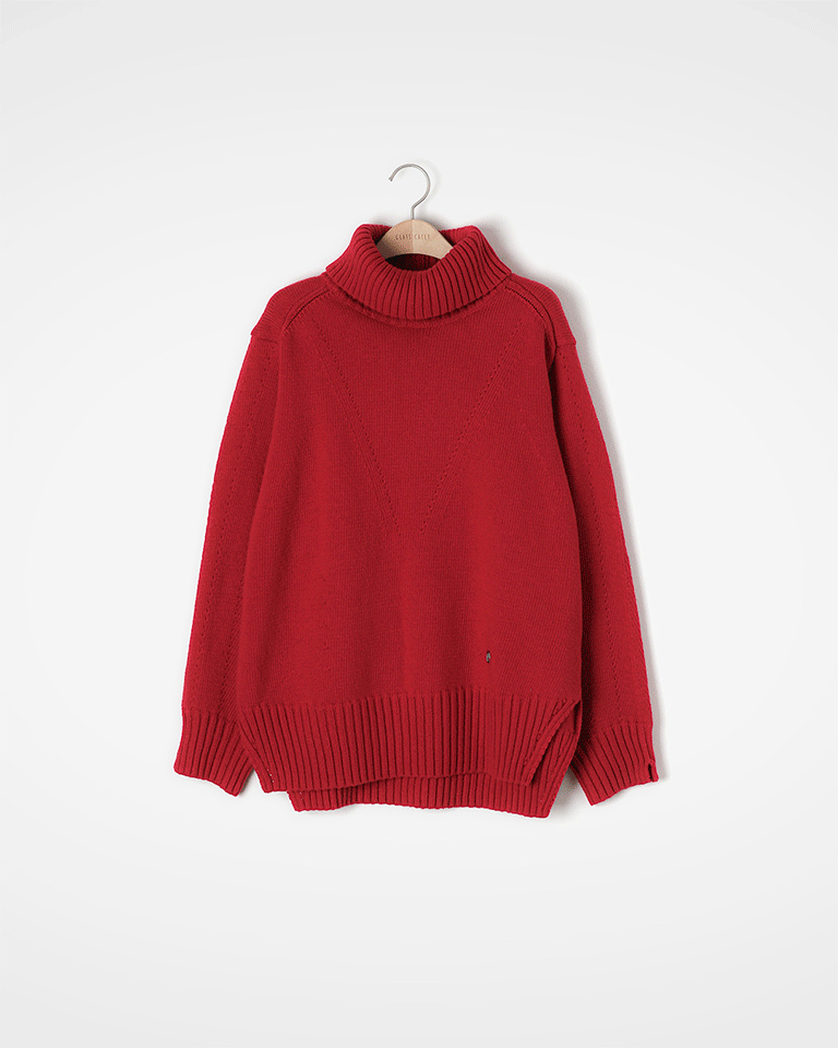 Generous enough to reach the hips<br> Covering Wool Sweater