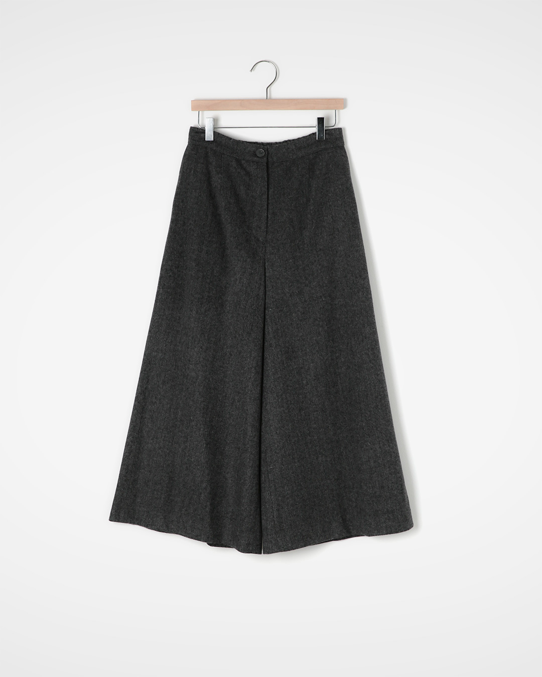 Adding warmth<br> Wide Cropped Pants