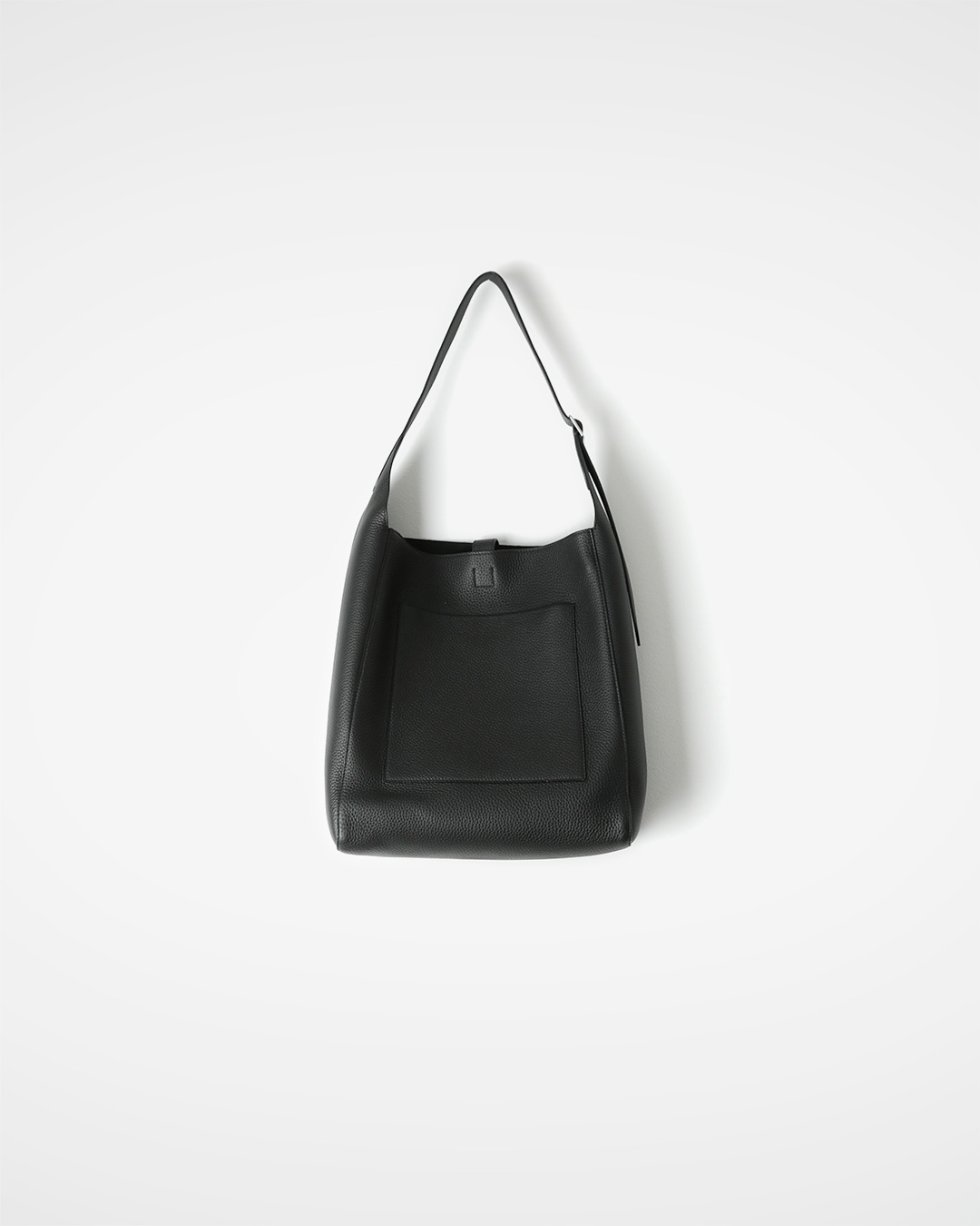 With a touch of elegance<br> Italian Vegetable-Tanned Calfskin Bag