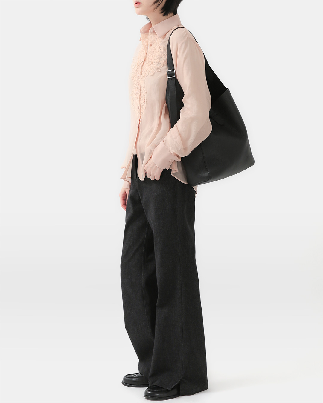 Slim silhouette<br> Black Denim Pants (66)