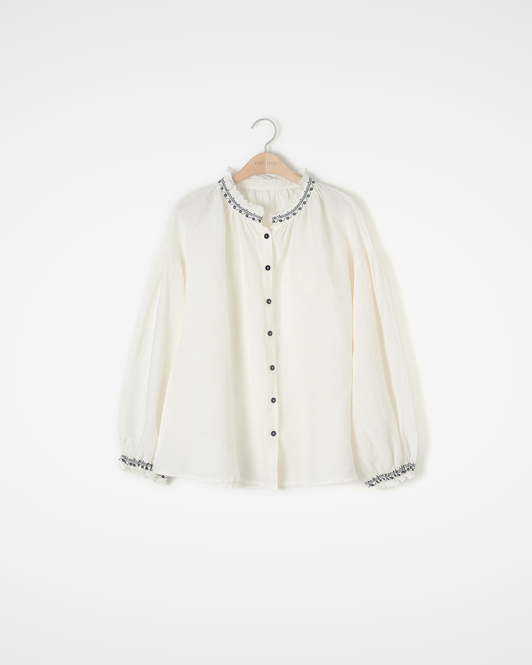 Small moments of elegance created by delicate details<br> embroidered pure linen blouse