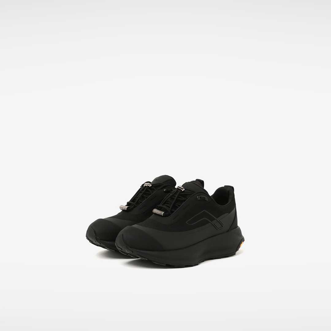 Complete your daily life with ease<br> Vibram Sole Tech Sneakers