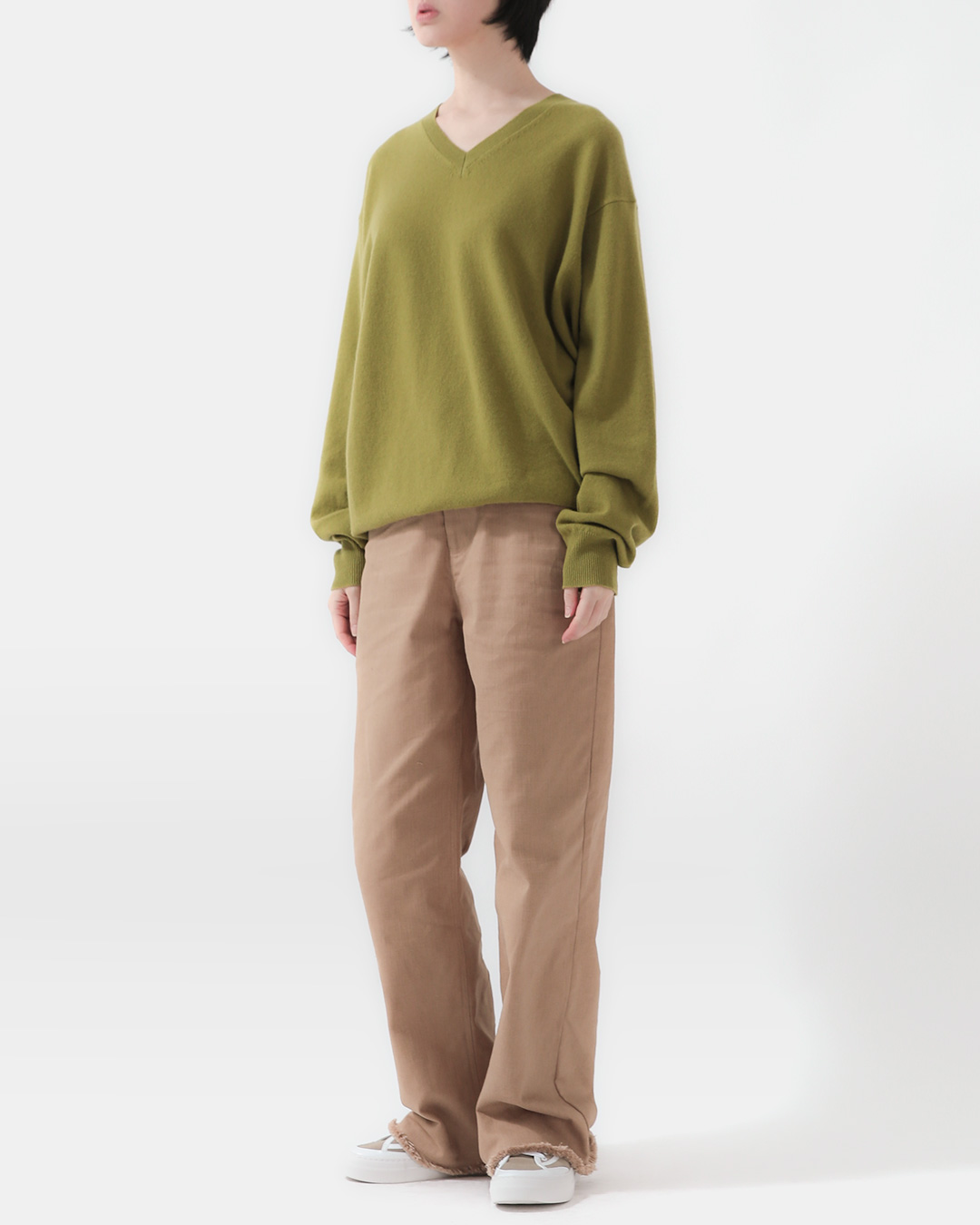 Shining even brighter under the Spring Sunshine<br> pure wool soft v-neck knit