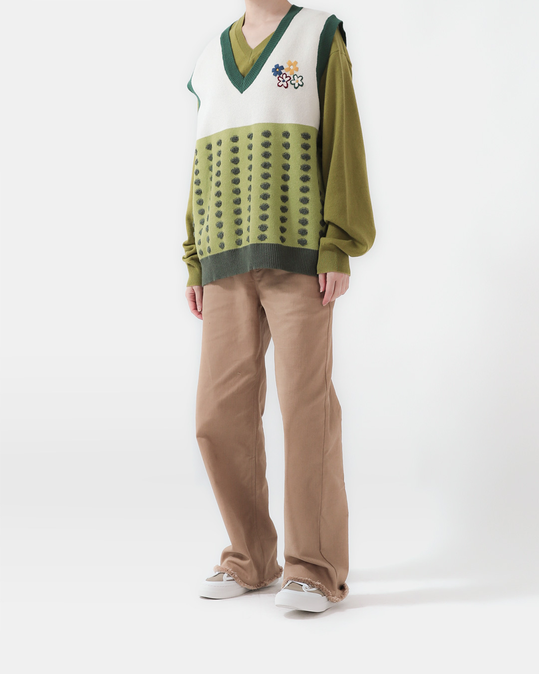 Filled with lovely wit<br> flower dot knit vest