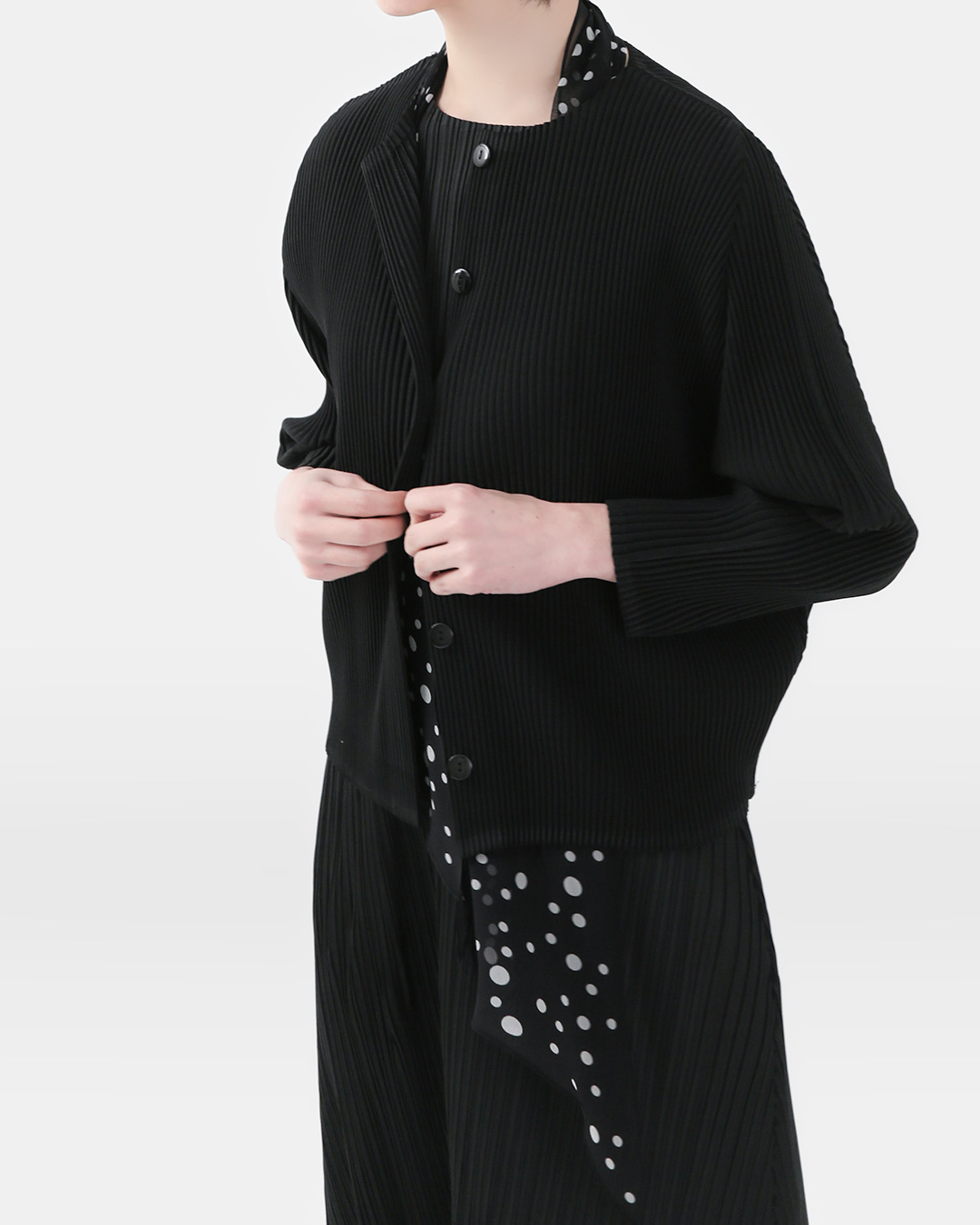 Flowing like the rhythm of every day<br> pleats button-up blouse