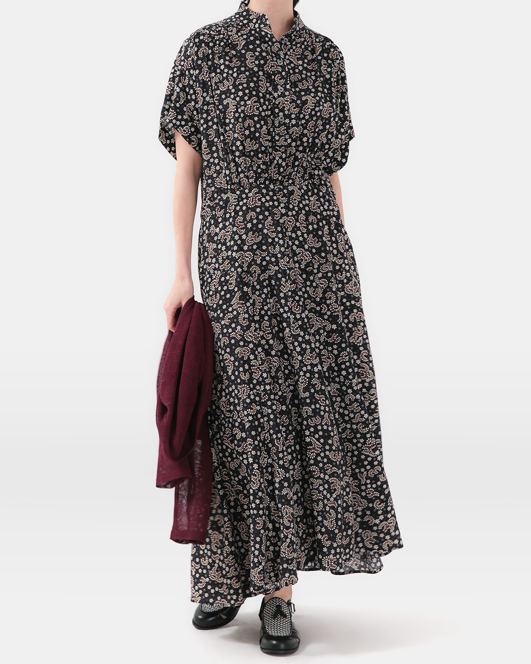 A bee that gracefully completes the day<br> botanical shirring maxi dress