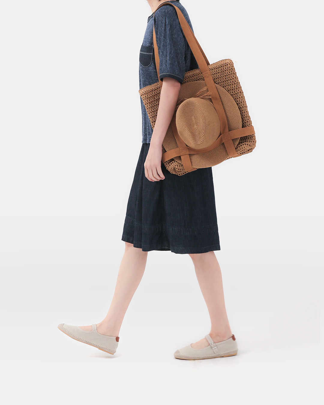 Light as a skirt, comfortable as pants<br> soft denim volume pants