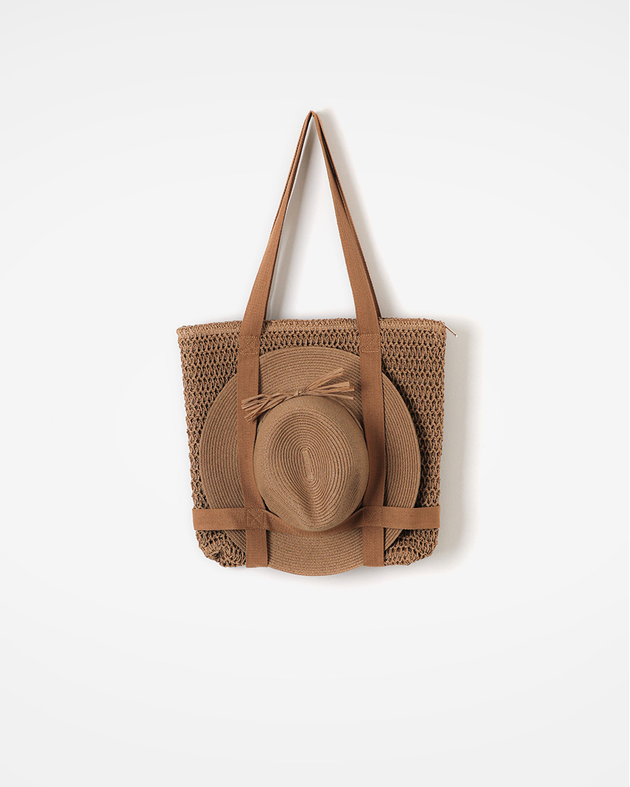 For a day full of sunshine<br> woven raffia tote & hat set