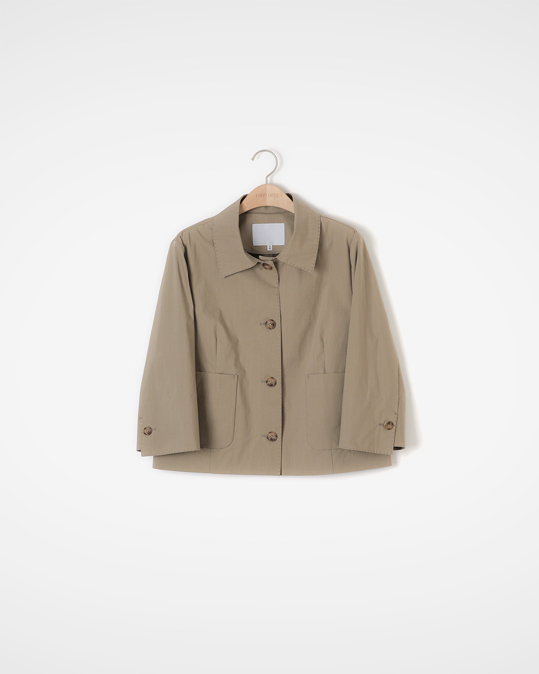 One last touch to today's outfit<br> light twill cropped jacket