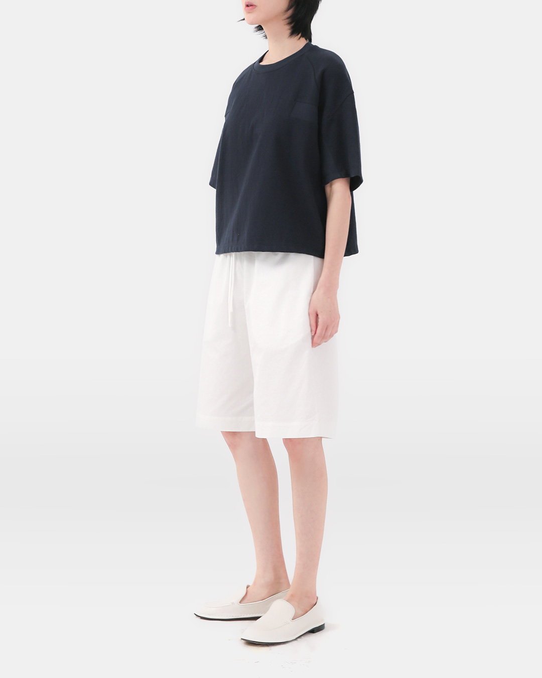 A fit that falls gracefully with a defined shape<br> premium cotton wide shorts