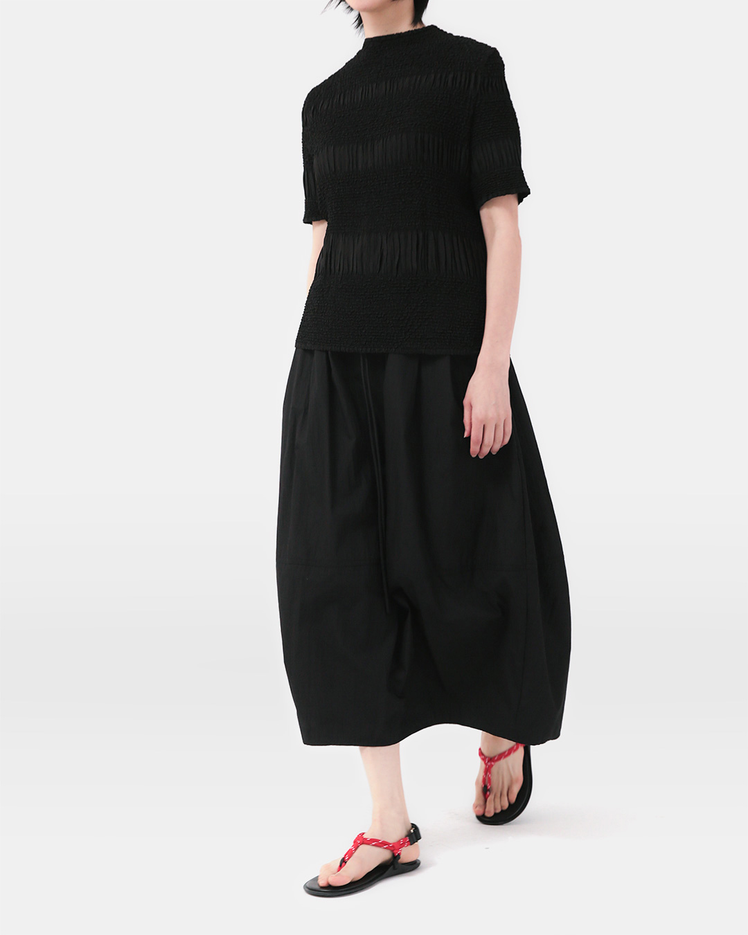 Texture that feels like it's worn in the rhythm of everyday life<br> ripple crinkle half sleeve top