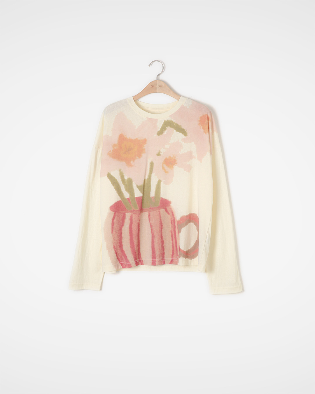 Light touch even in midsummer<br> Flower long sleeve T-shirt