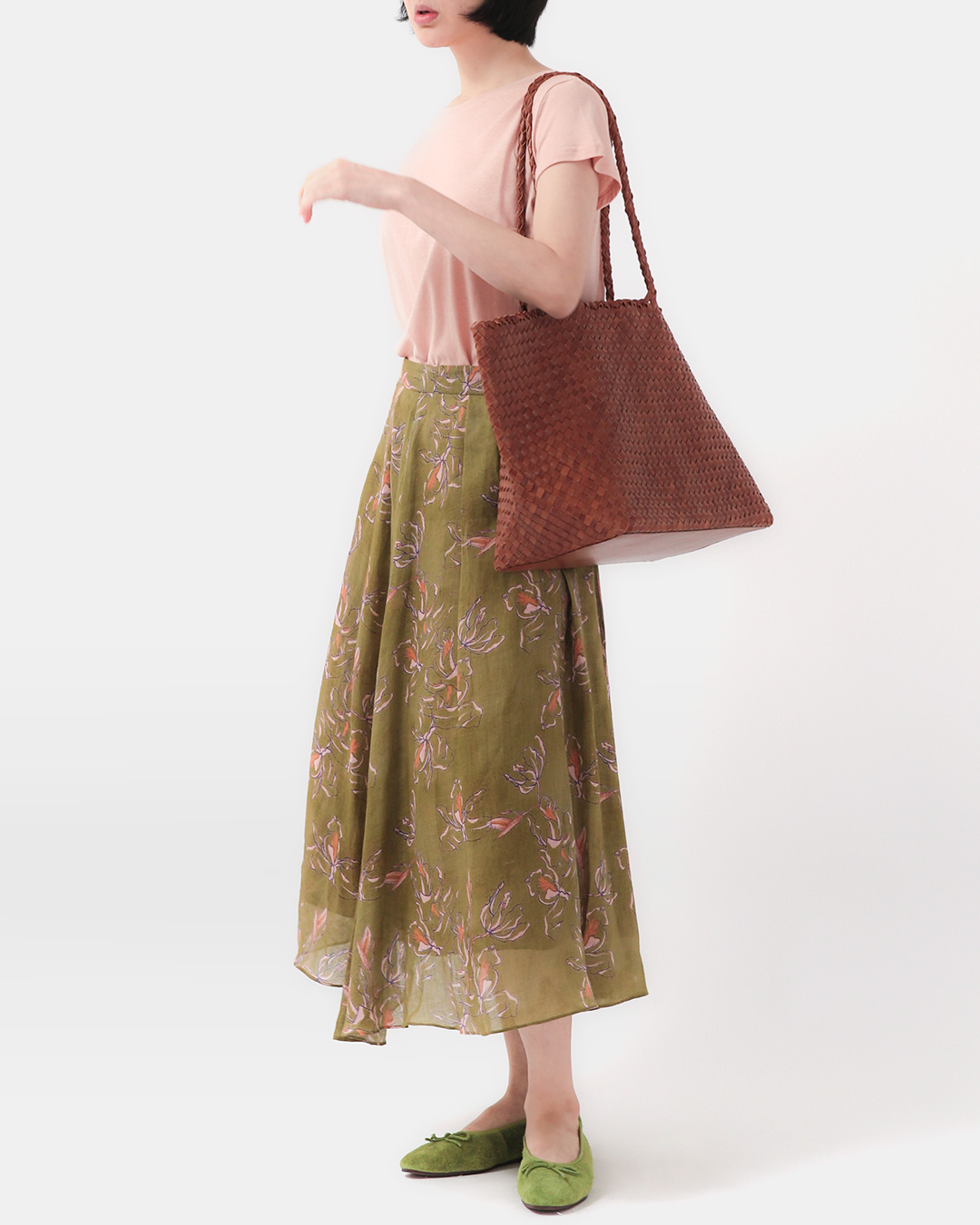 On top of the refreshing Olive<br> Spread Flower Motif