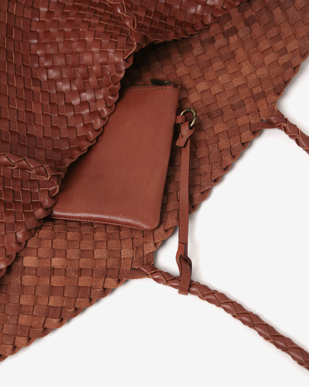 Both busy weekdays and leisurely weekends<br> woven leather shopper