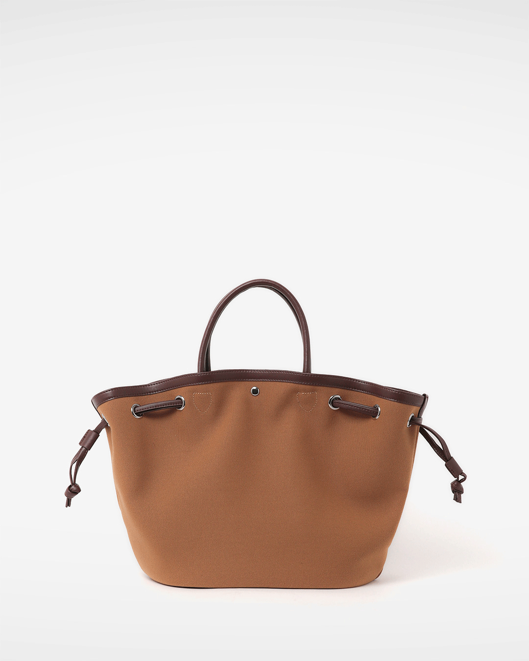 With a generous tote and a voluminous bucket<br> If you can enjoy two different atmospheres