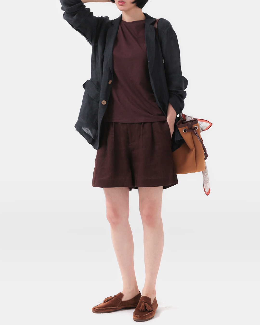 The light freedom of midsummer in one hand<br> pure linen tuck shorts