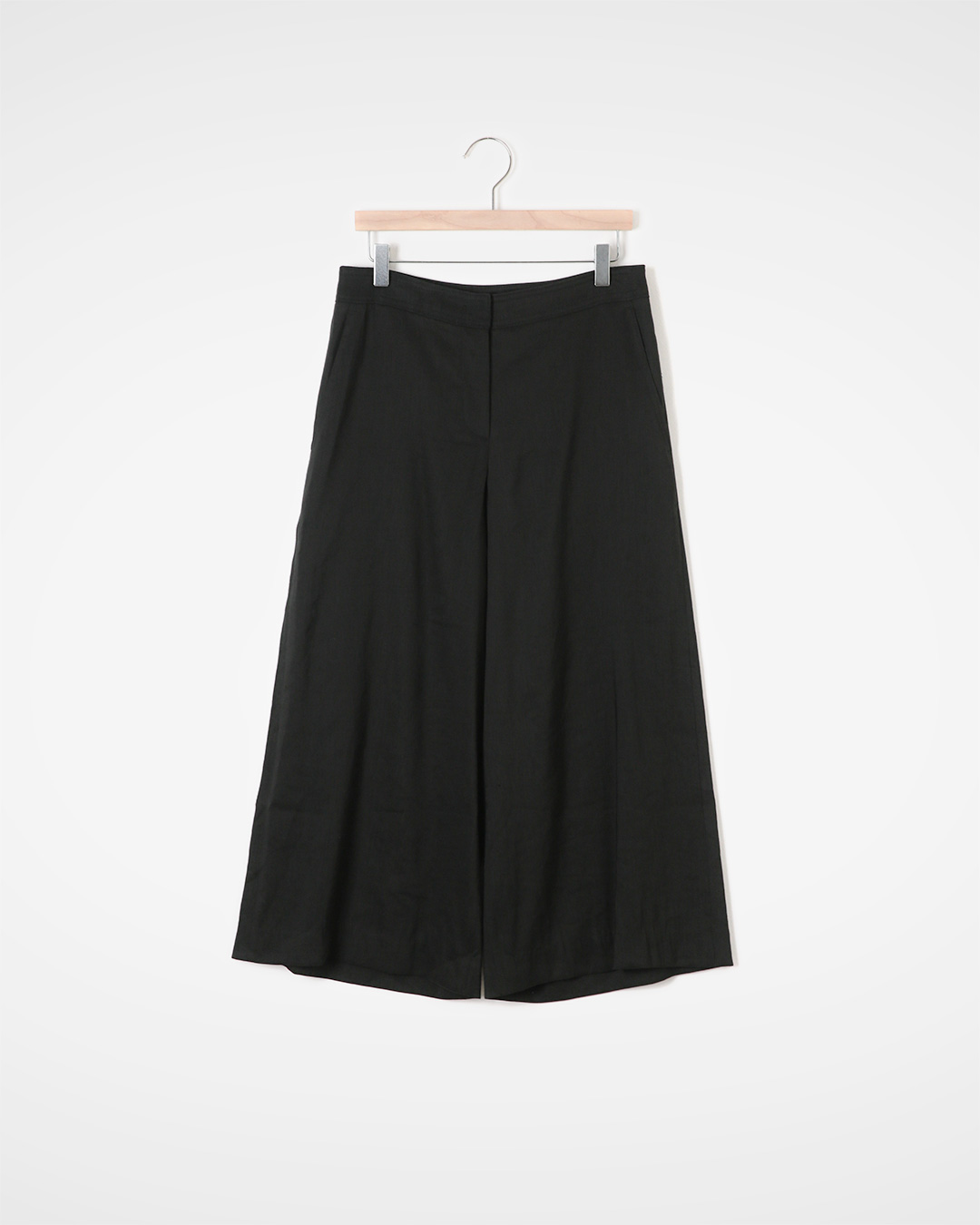 Wide Breadth that flows like a skirt<br> effortless drape culottes