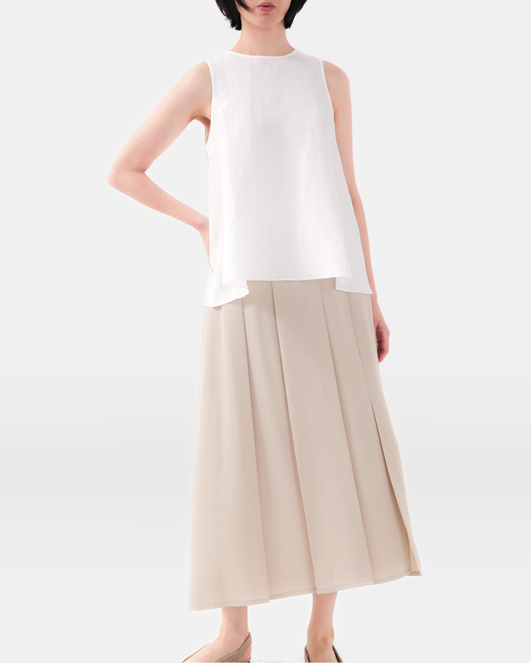 It's comfortable to wear alone<br> clean breeze woven tank