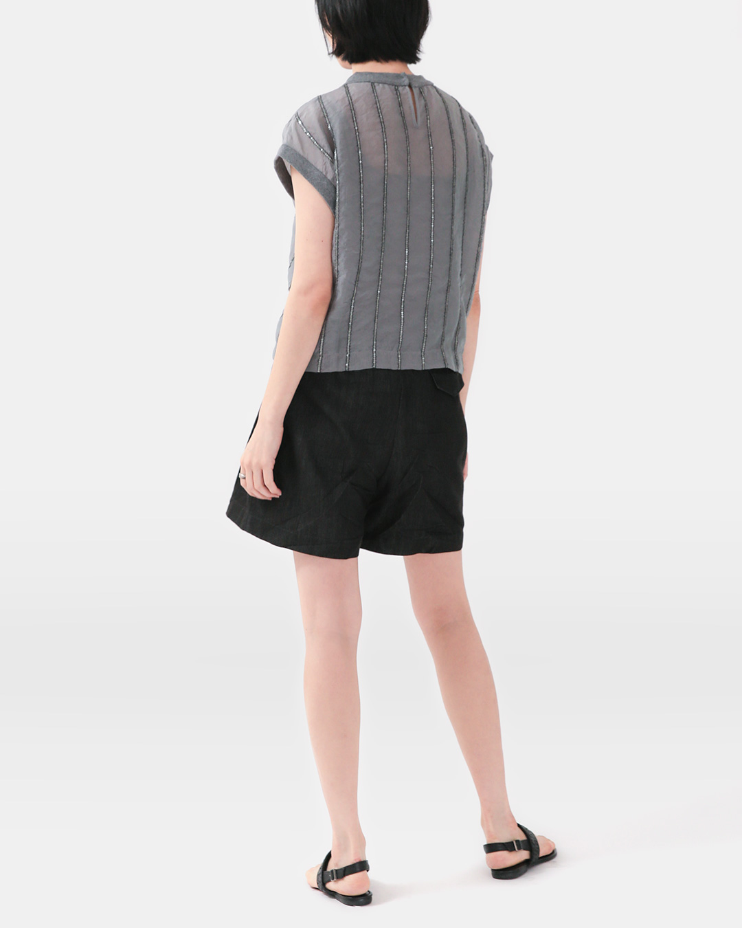 Dress up is easy to complete<br> sequin stripe cap-sleeve top