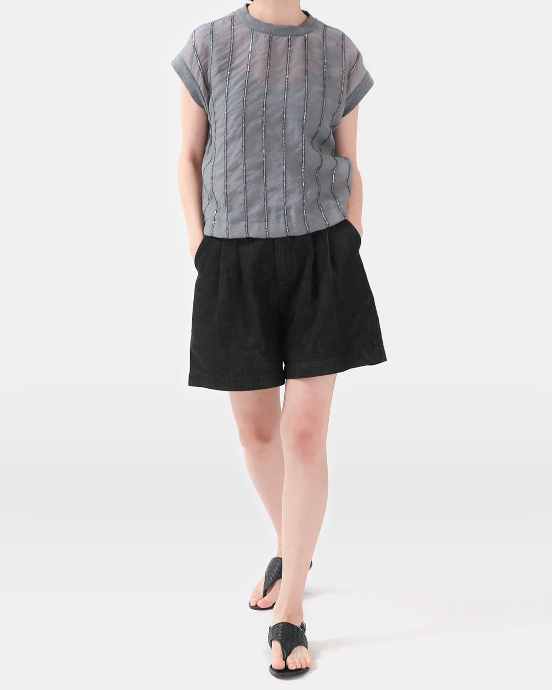 We kept the lightness and reduced the wrinkles.<br> crisp twill tuck shorts