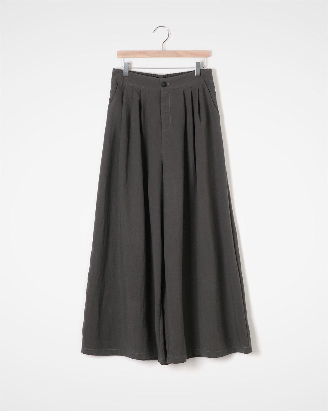 Light as the wind, elegant silhouette<br> Linen Blend Pleated Wide Pants