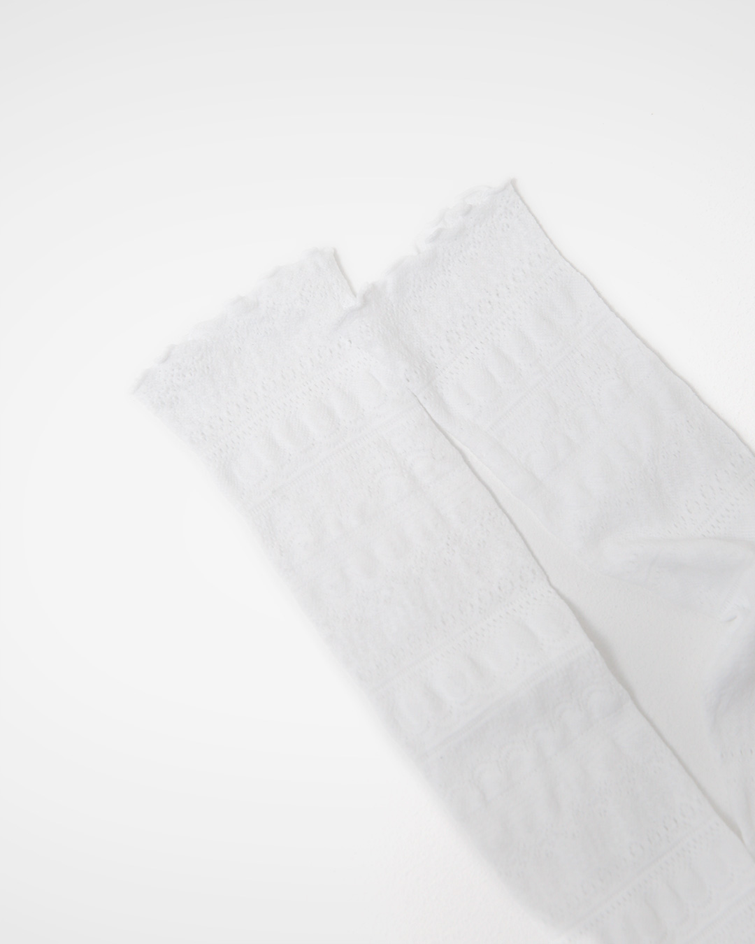 A romantic atmosphere that is completed gently<br> delicate lace cotton socks