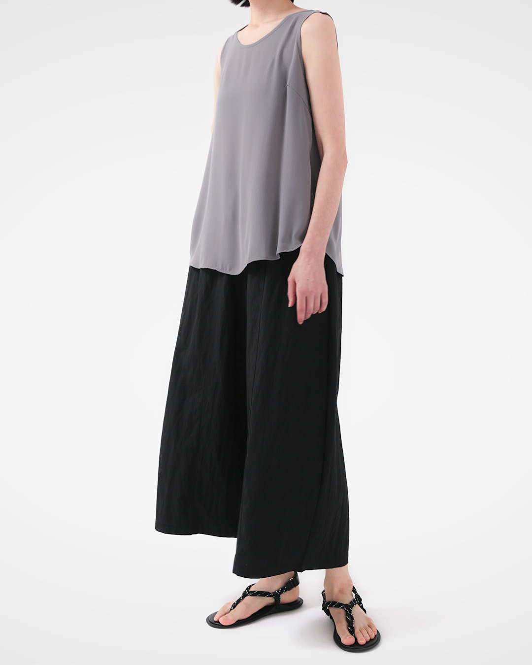 A flowing drape, a clean silhouette<br> Silky Sleeveless Tower 7 Colors