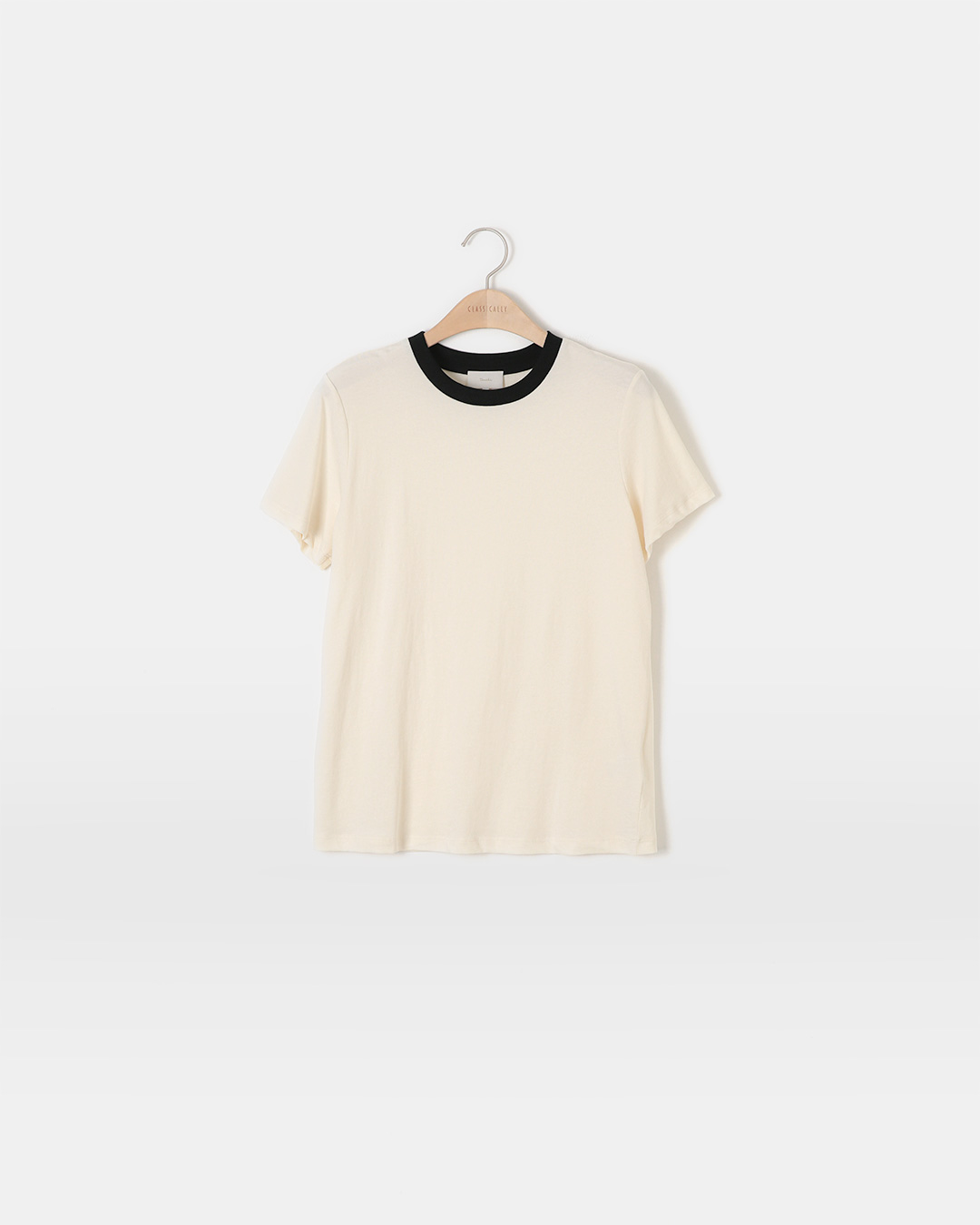 Round color combination lines add to the look<br> It gives a refreshing point