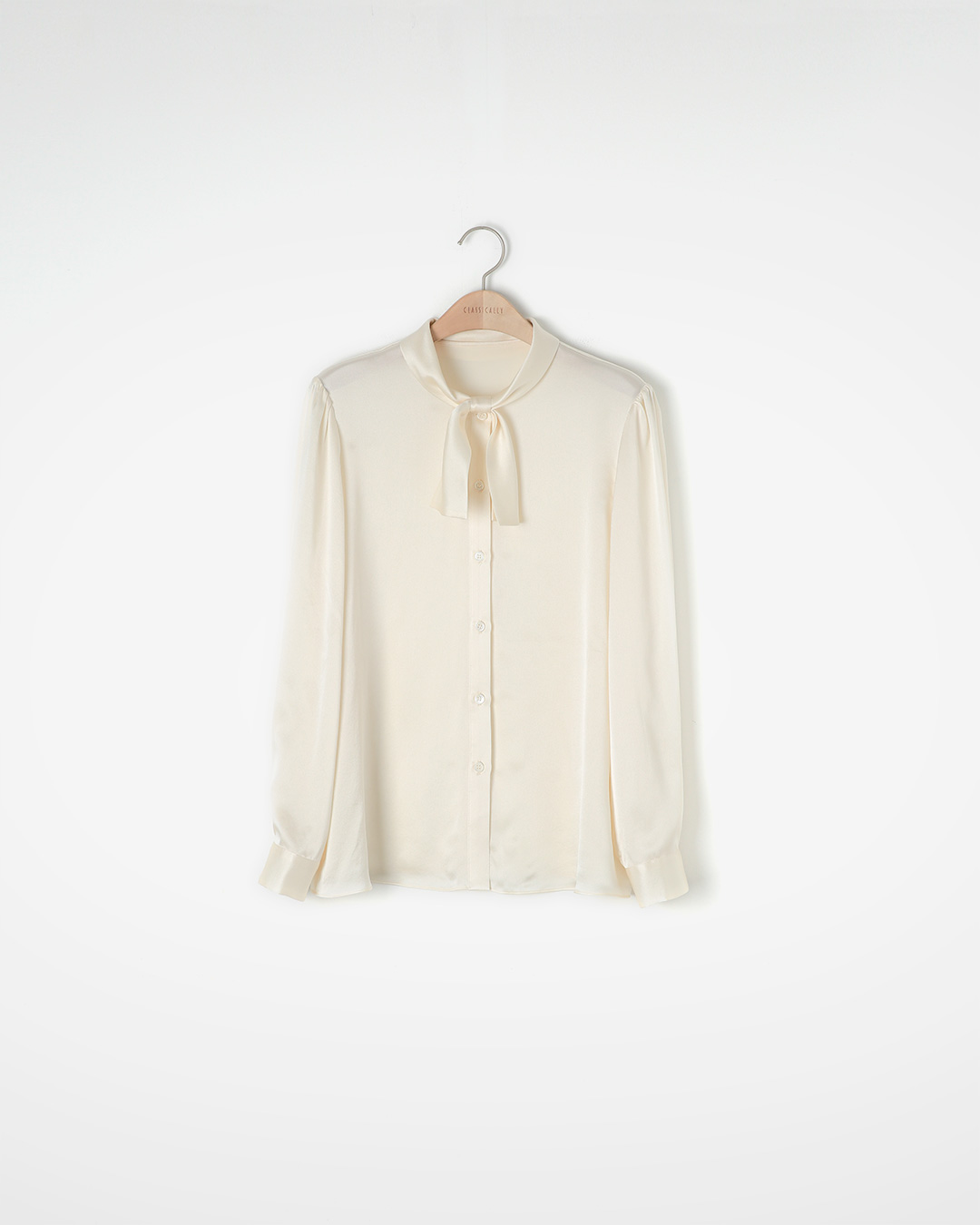 The elegance of 100% silk<br> Italian Tie Blouse