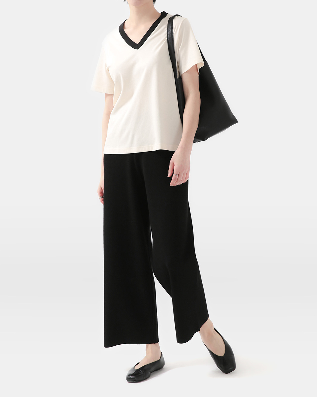 Key points hidden in simplicity<br> Contrast V-Neck Tee (Cream S)