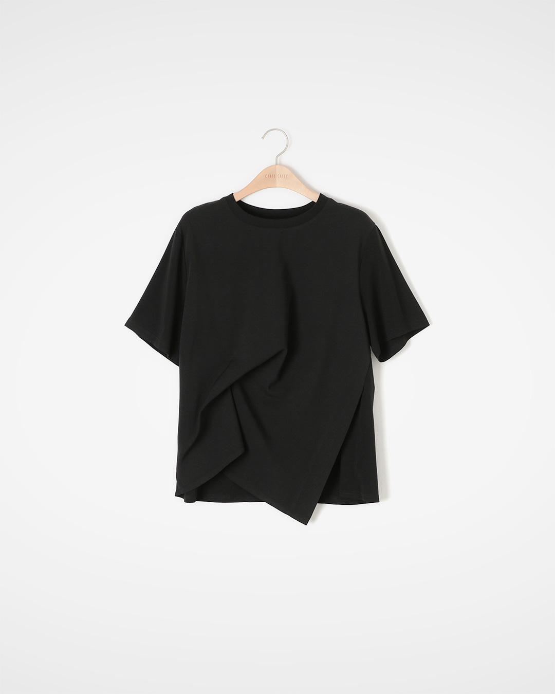 The charm of delicate details<br> Asymmetric Layer Tee