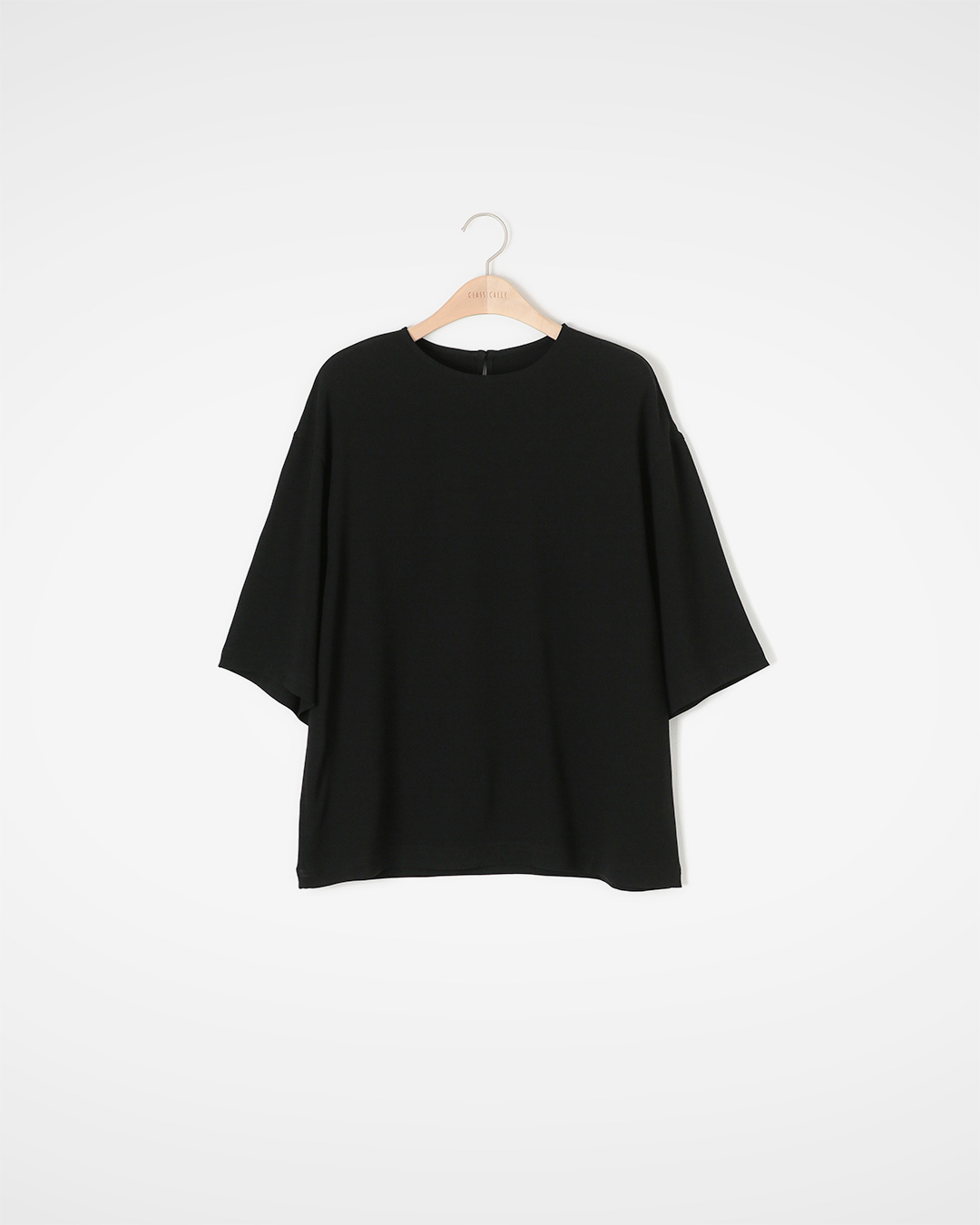 Fits naturally anywhere<br> Minimalist Wide Sleeve Tee