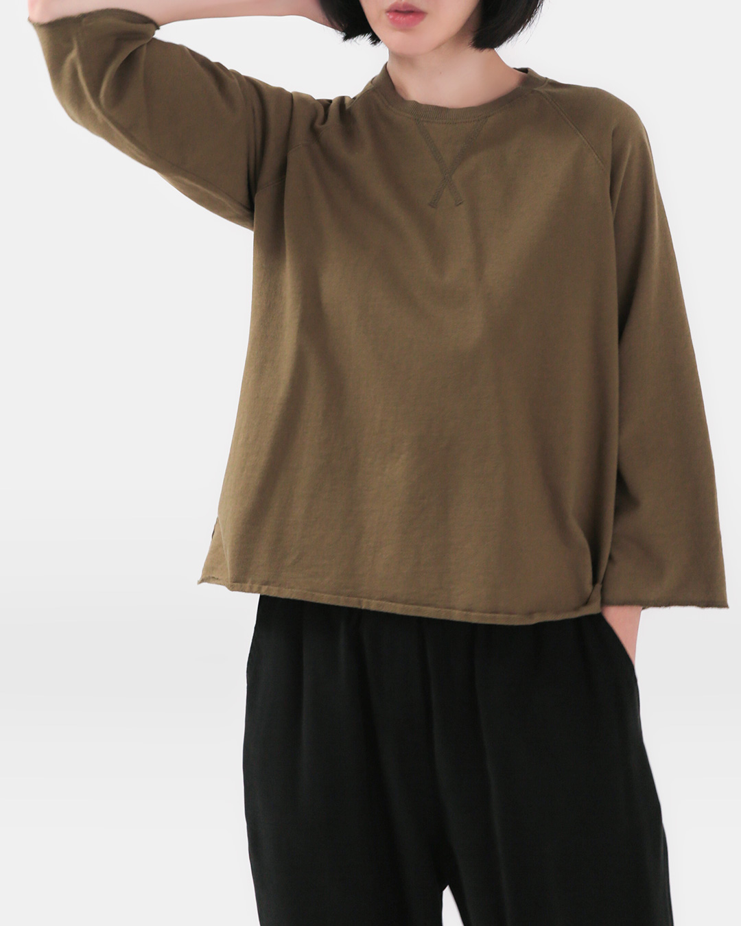 Natural mood cutting details<br> Cotton Raglan Long Sleeve Tee