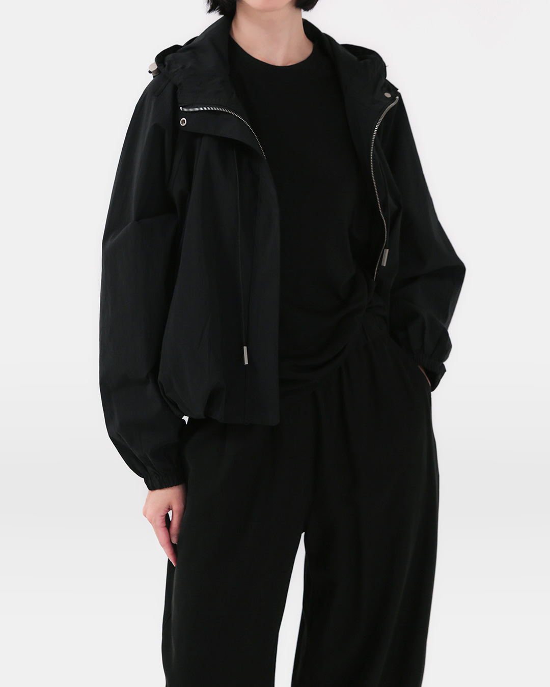 The most popular item during the transitional season<br> Hooded Volume Jacket