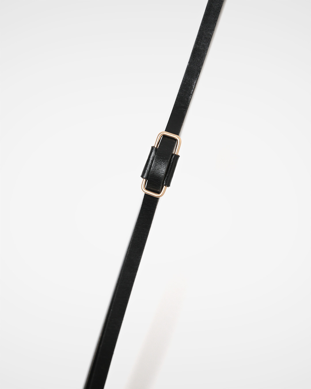 Chic key point, classic completion<br> slim leather belt