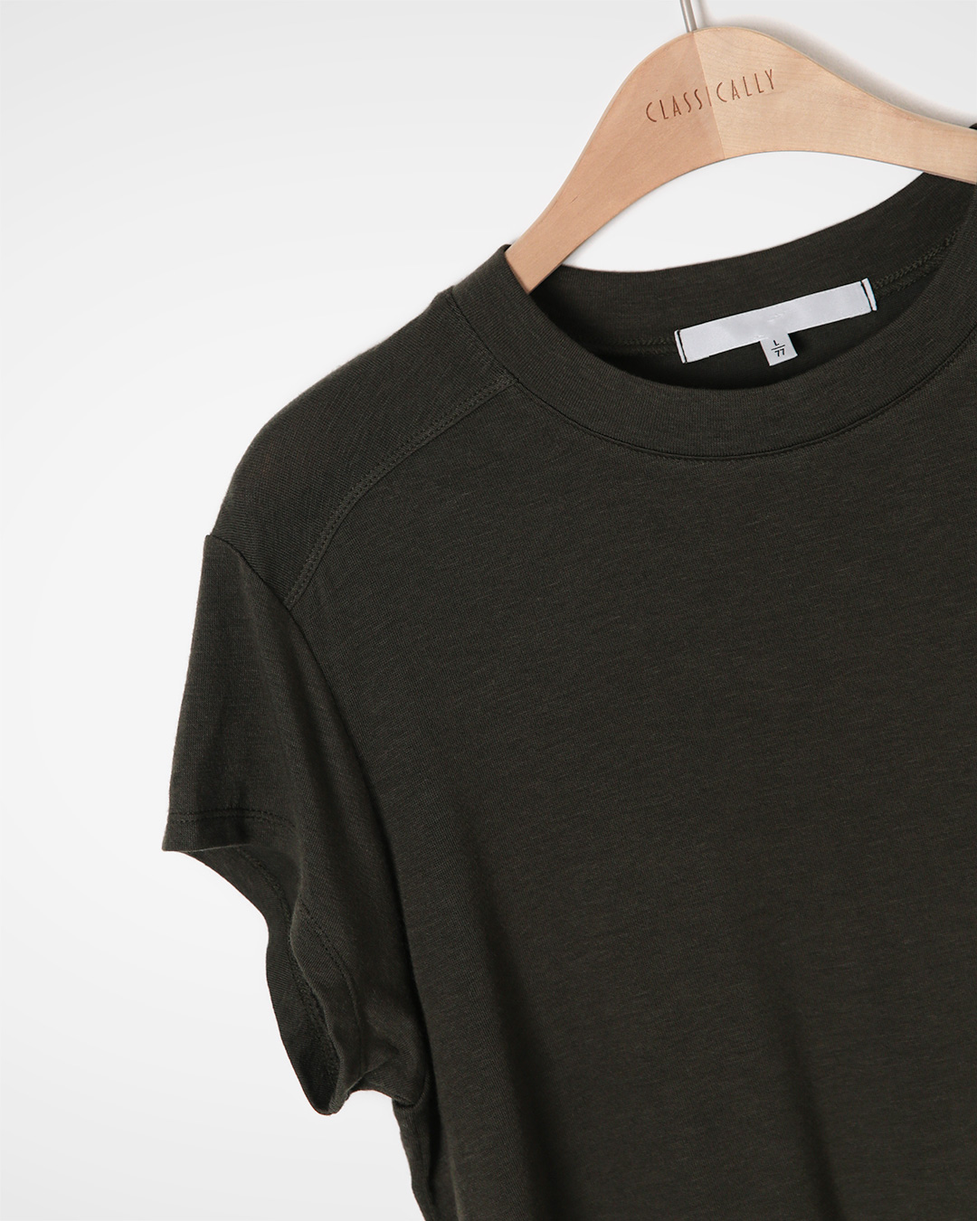 A must-have for the transitional season<br> Wool Blend Tee 3 Colors