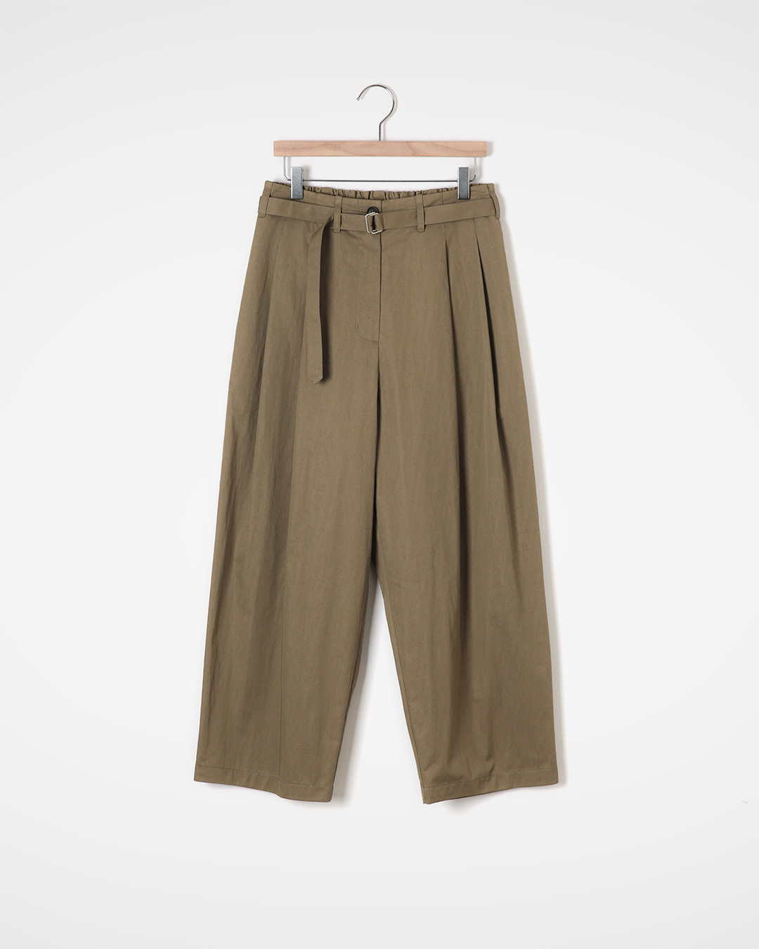 Light on the waist, pretty proportions<br> belted cotton-nylon pleated trousers