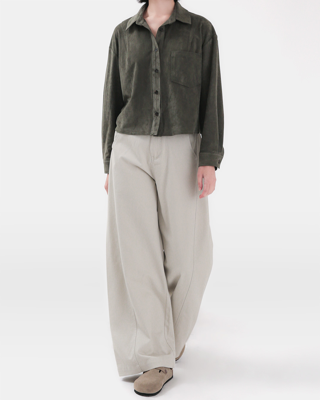 Outline cut to make your legs look longer<br> contour panel wide-leg pants