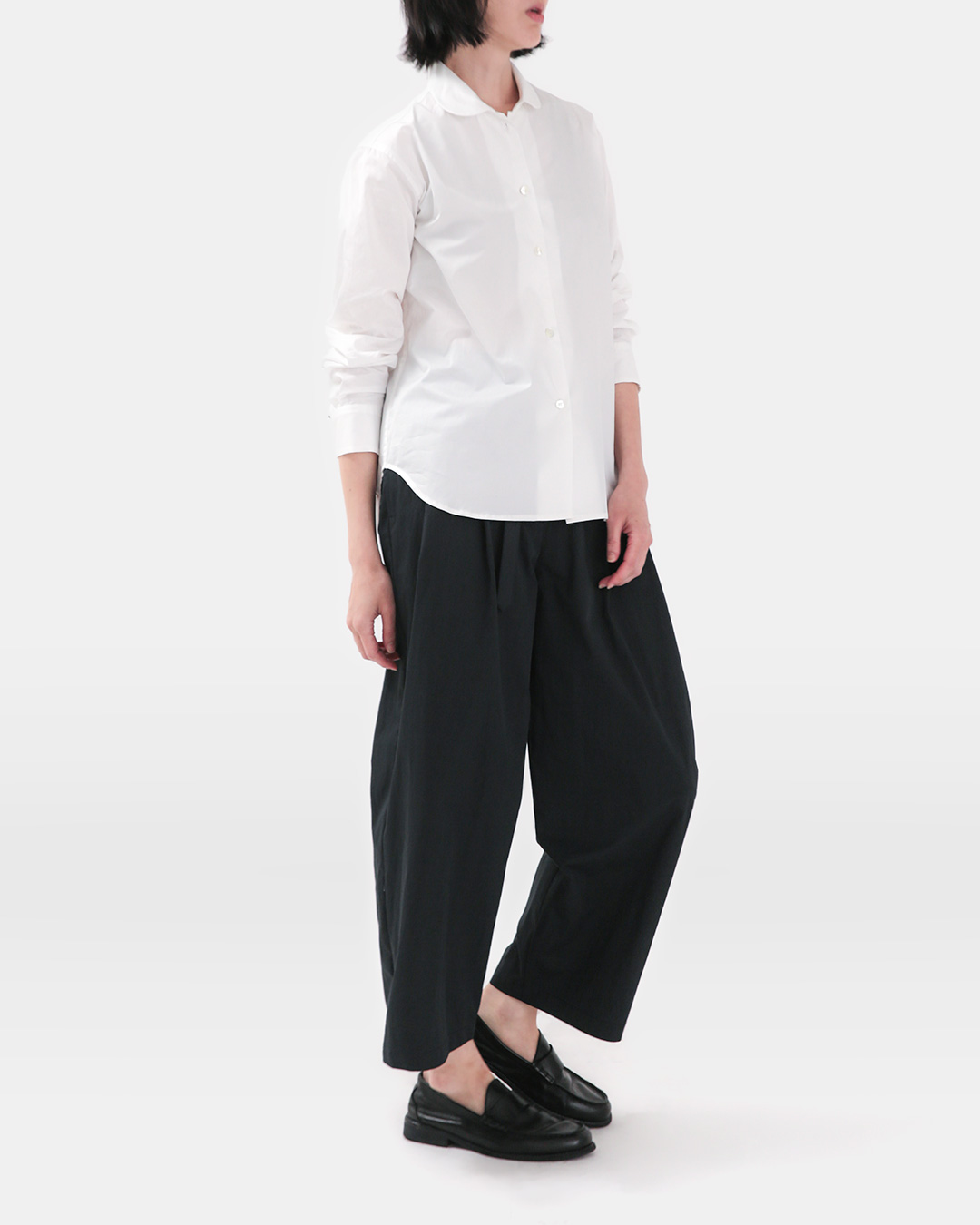 Light on the waist, pretty proportions<br> belted cotton-nylon pleated trousers