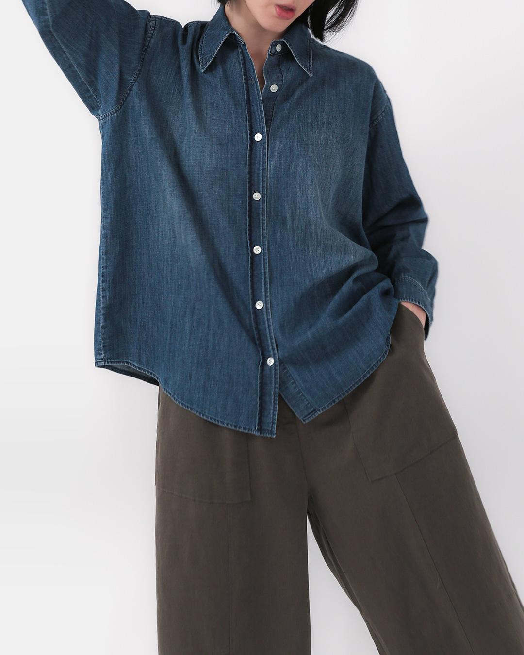 It gets more and more beautiful as time goes by<br> cotton denim shirt