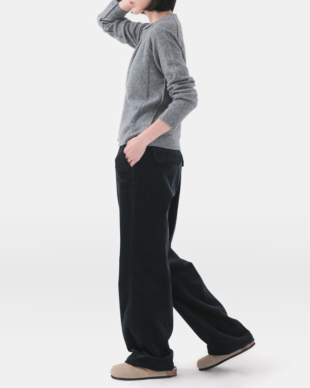 A practical piece of corduroy with adjustable hem<br> adjustable-hem corduroy wide pants