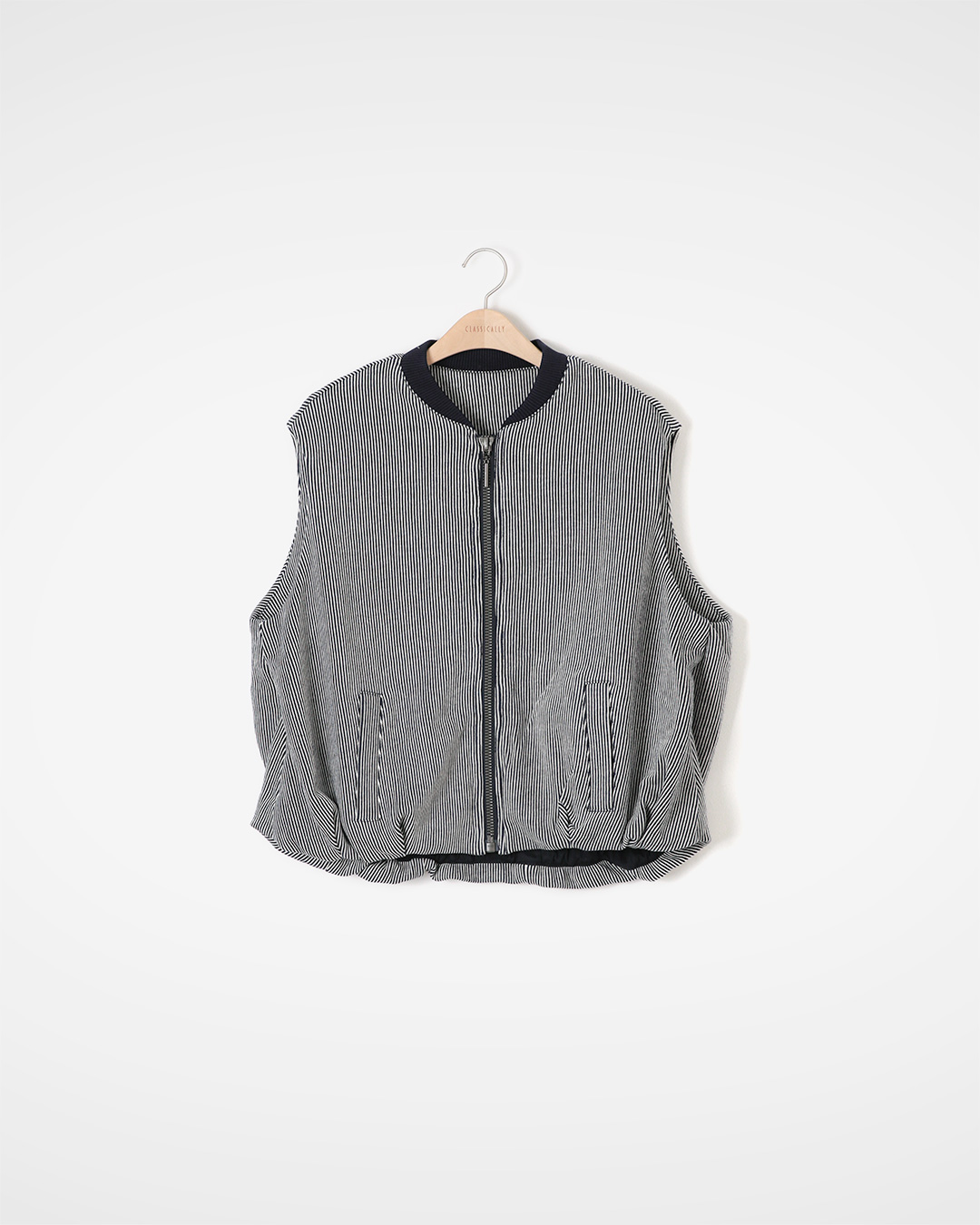 Neat with a shirt, casual with denim,<br> A stylish hickory vest over a one-piece