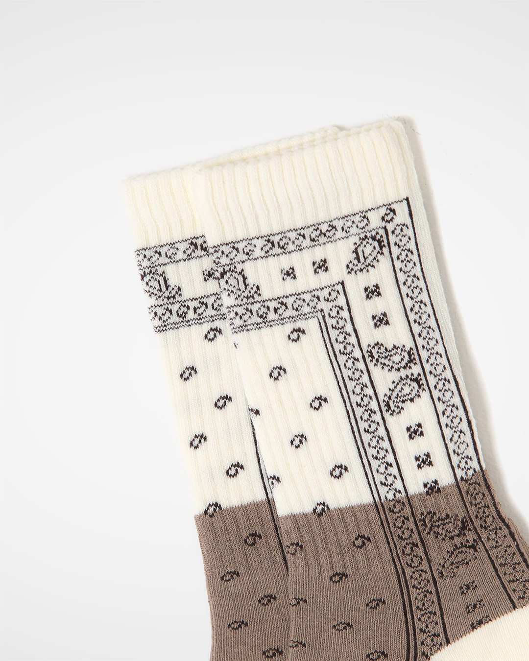 Influencing the mood of the look<br> Bandana Patterns Color Block Socks