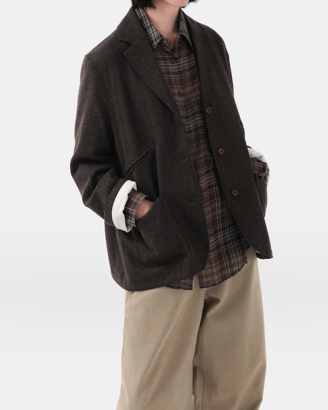 Formal and casual in a 3:7 ratio<br> wool patch-pocket blazer