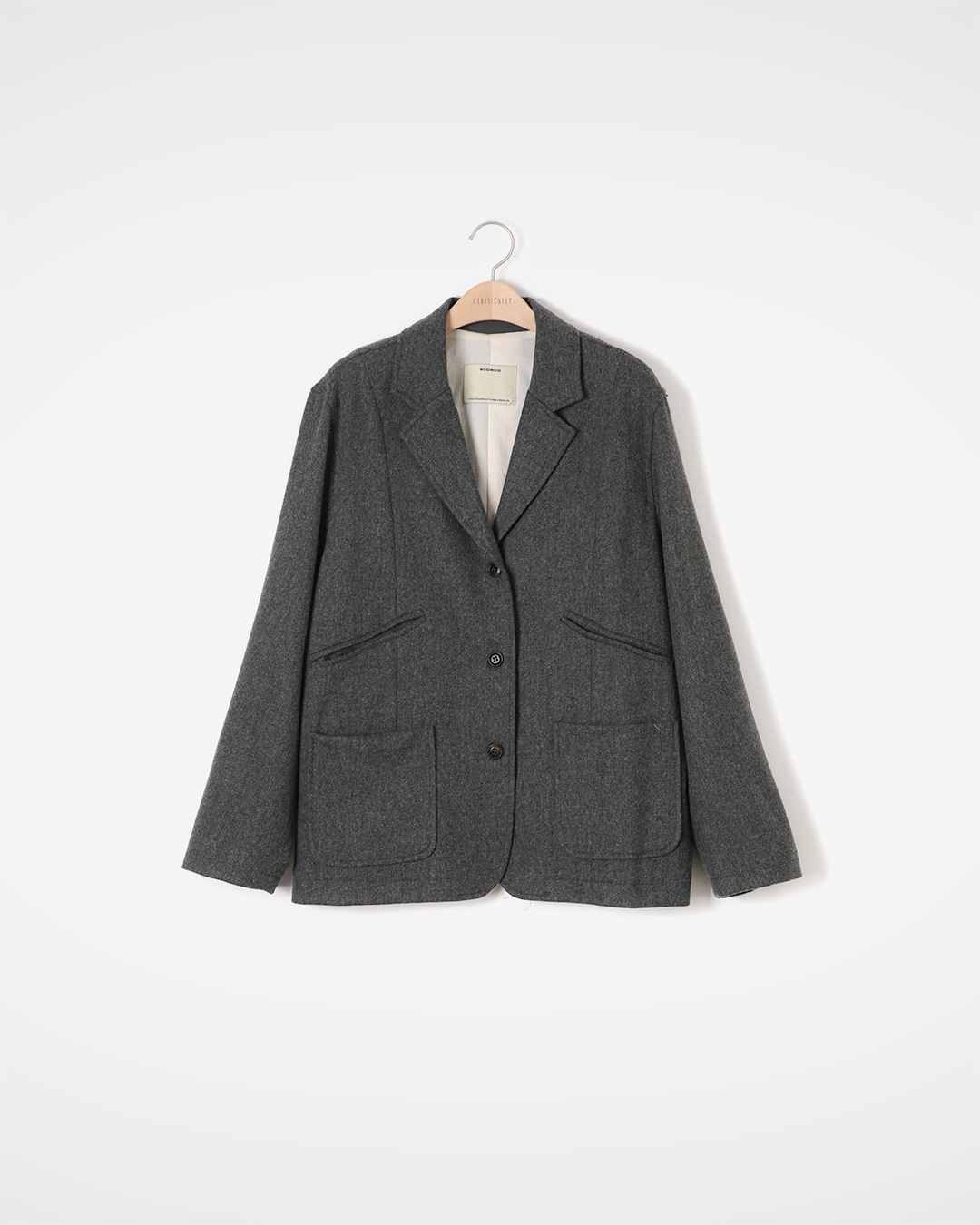 Formal and casual in a 3:7 ratio<br> wool patch-pocket blazer