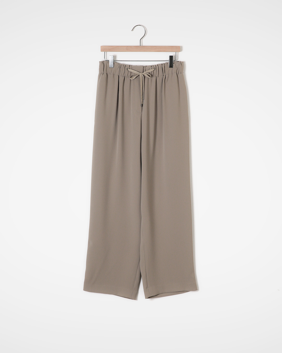 How sturdy, comfortable yet formal<br> airy drape drawstring wide pants