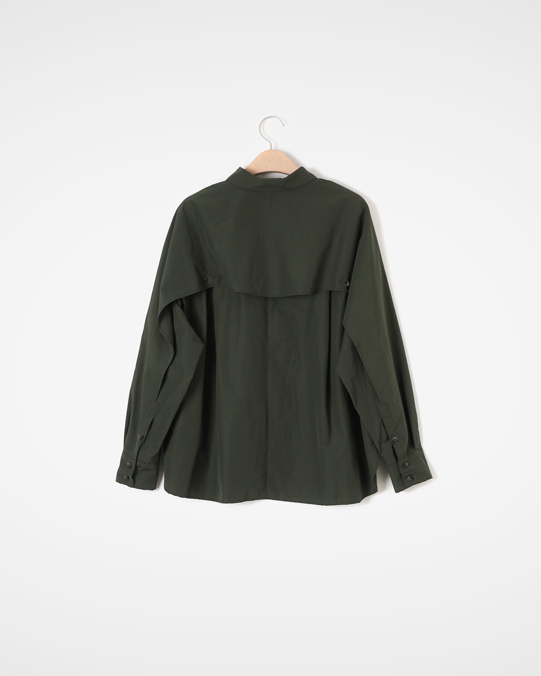 A rustling shirt that makes your day lighter<br> nylon-cotton layered pocket shirt